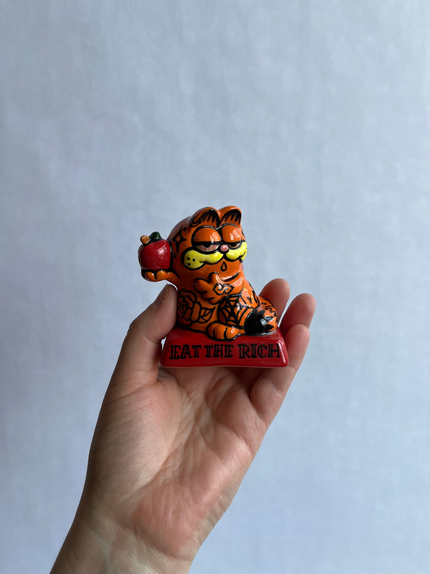 Tattoo Bootleg Garf Pipe (Eat the Rich Apple) -RTS