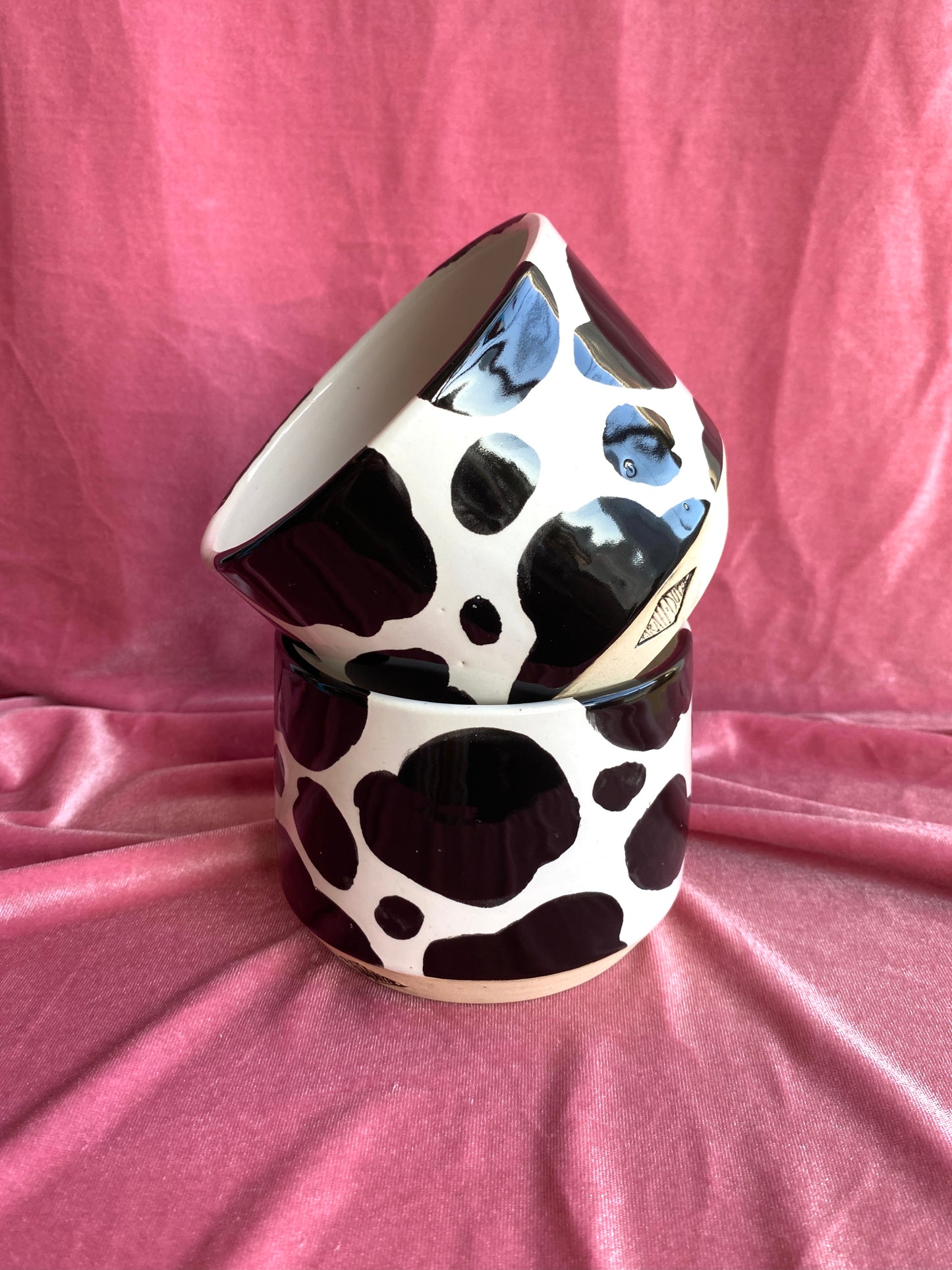 B+W Cow Planter