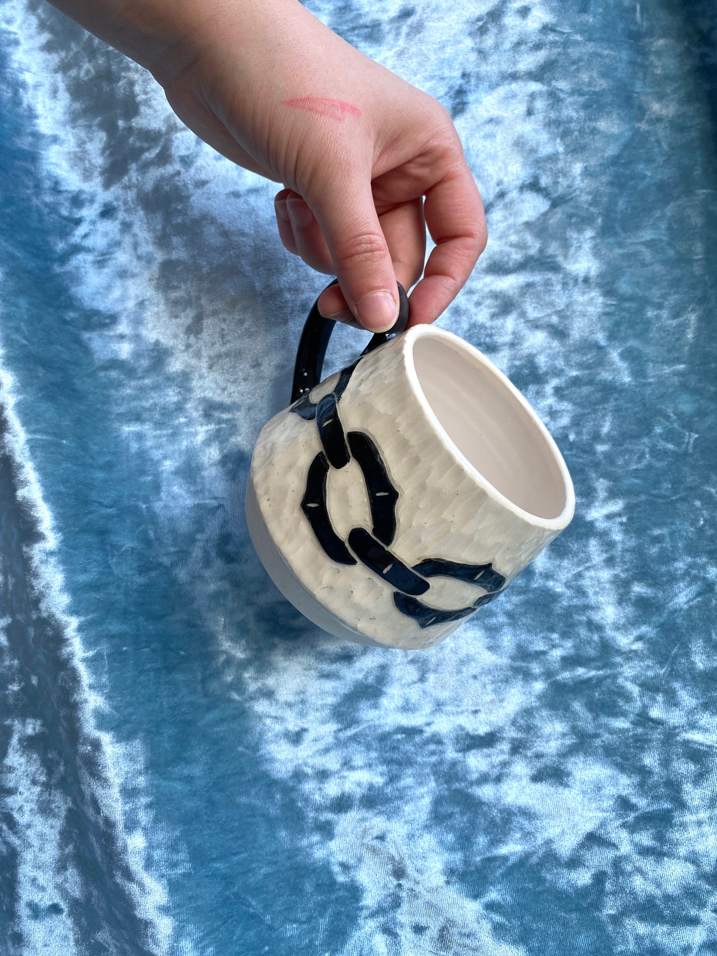 Carved Chain Mug