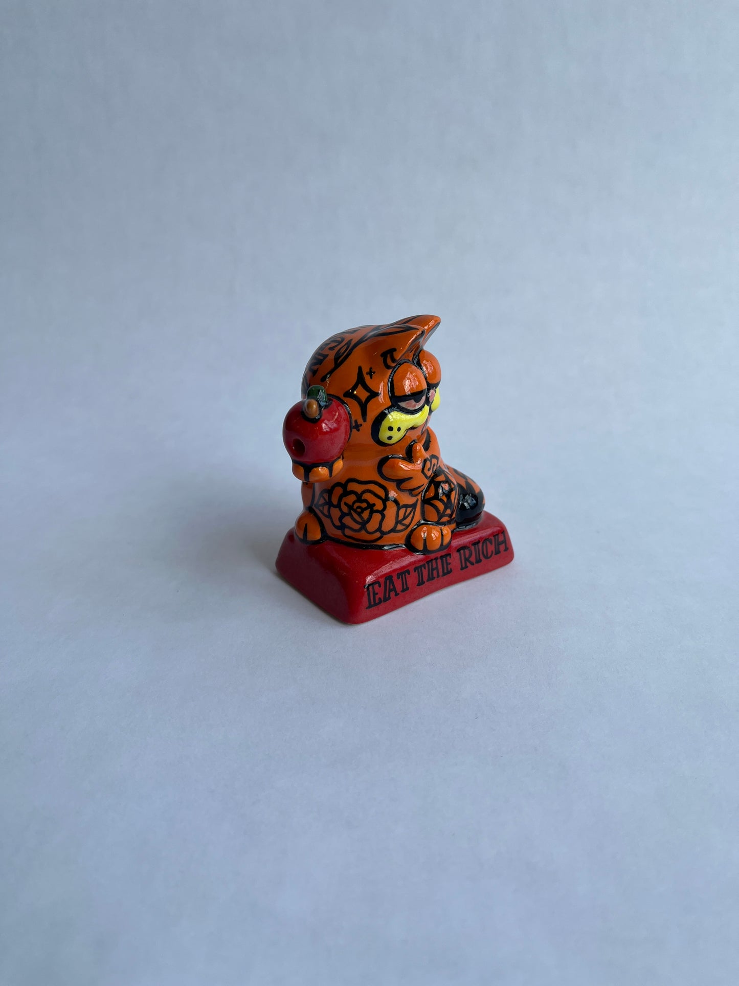 Tattoo Bootleg Garf Pipe (Eat the Rich Apple) -RTS