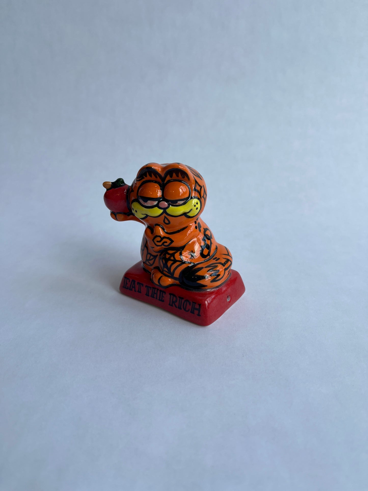 Tattoo Bootleg Garf Pipe (Eat the Rich Apple) -RTS