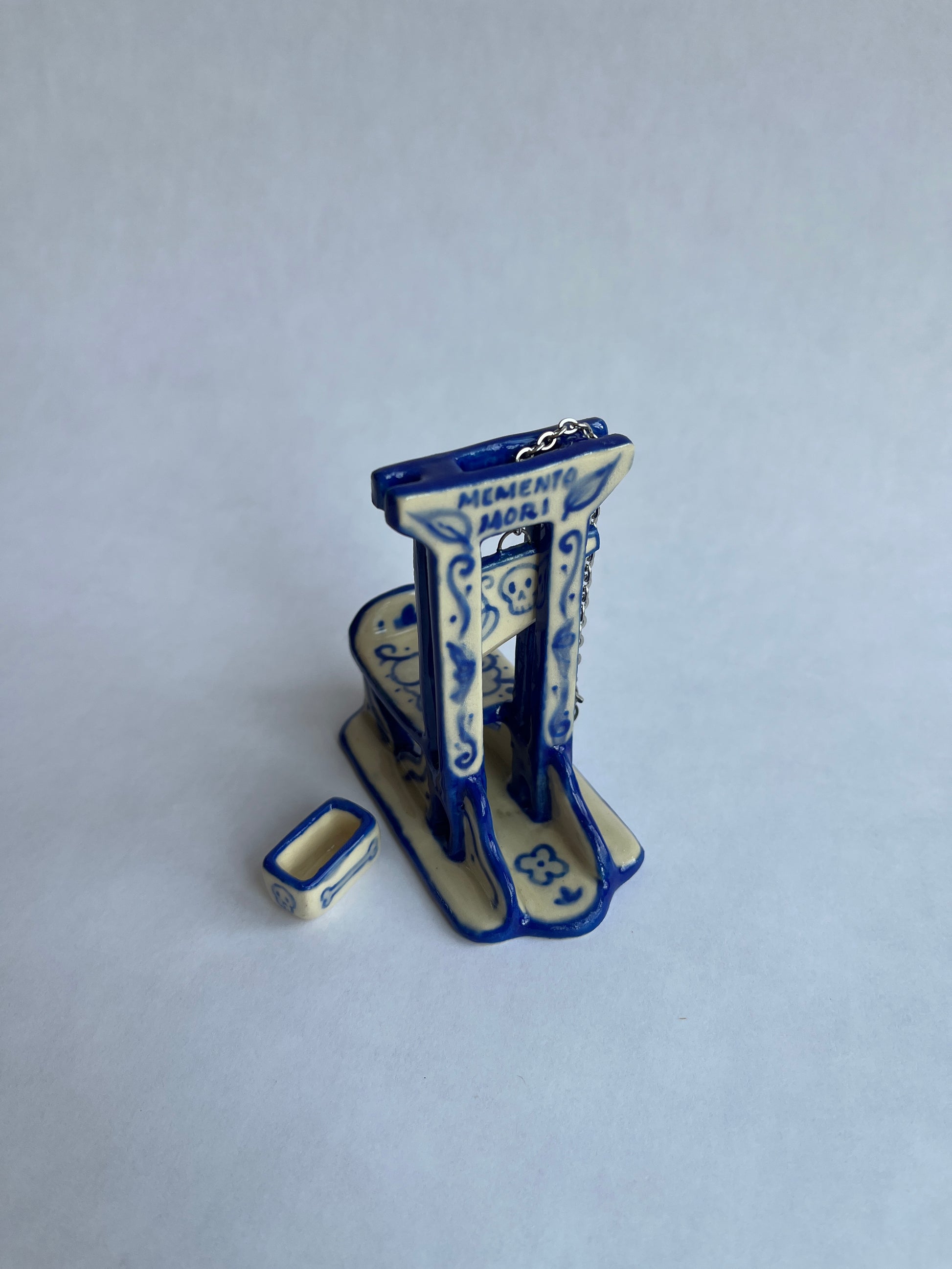 Guillotine #4 (Memento Mori/Skull Blade)