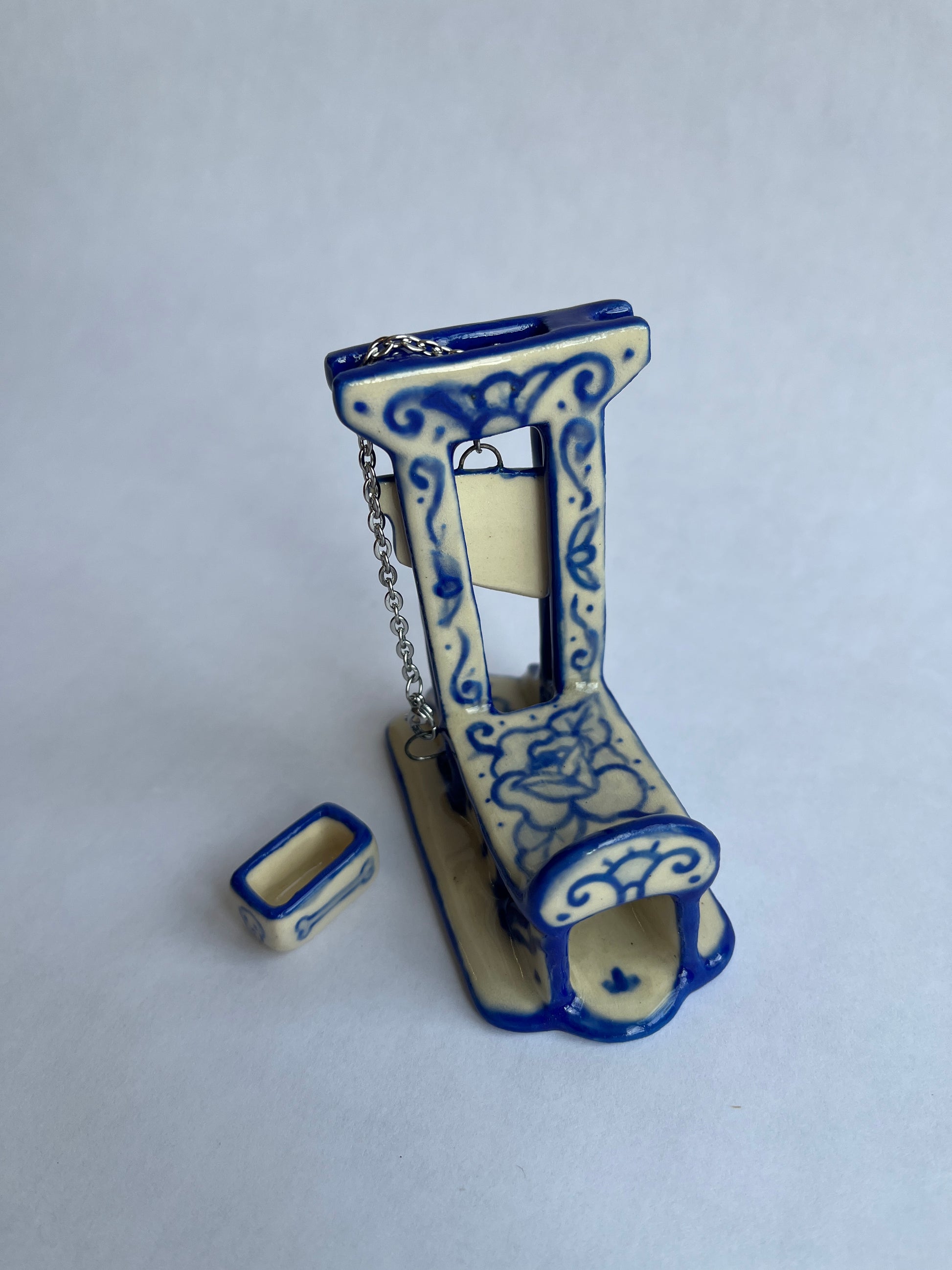 Guillotine #4 (Memento Mori/Skull Blade)