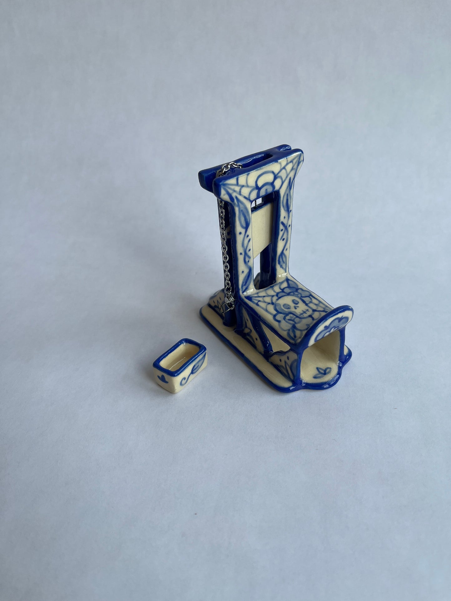 Guillotine #2 (Eat the Rich/Skull Blade)