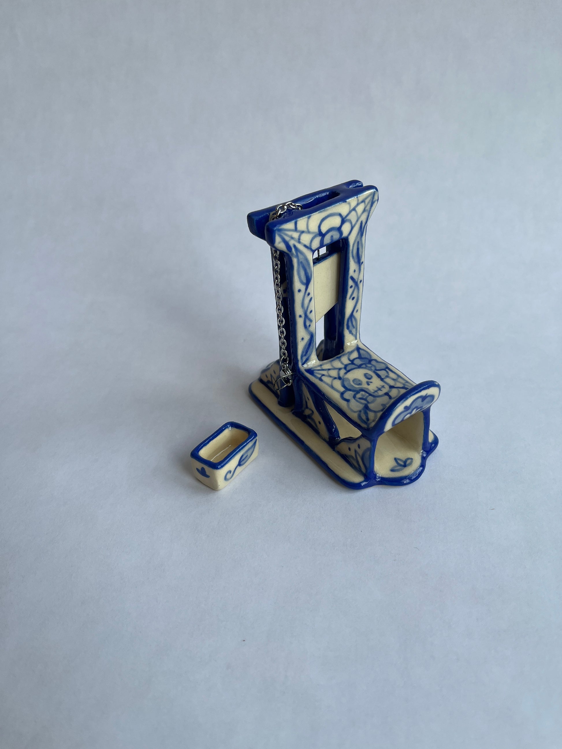 Guillotine #2 (Eat the Rich/Skull Blade)